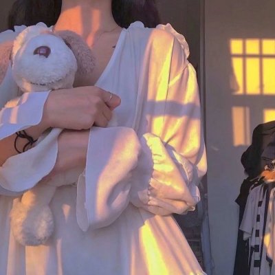 想踢沉迷男的女人